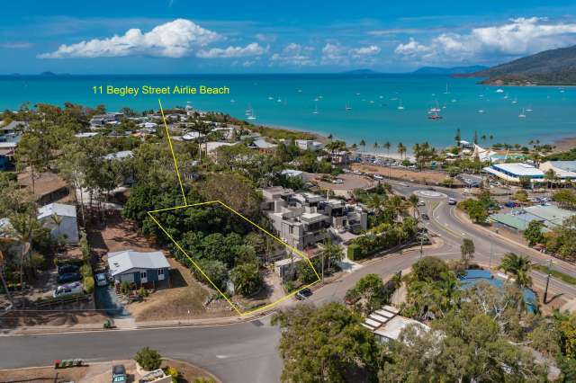 Quirky Tree House Retreat With Development Potential In Airlie Beach