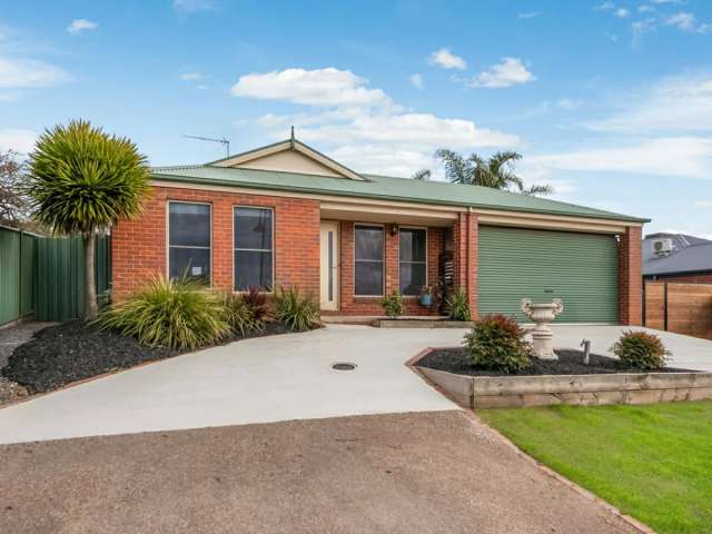 Family-Friendly with Modern Touches in Prime Kangaroo Flat Location