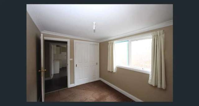 Neat and tidy 4 bedroom home plus study!