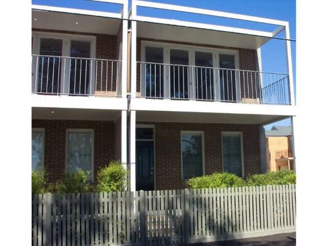 Three Bedroom, Geelong West Townhouse