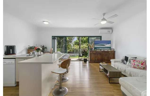 Rent 3 bedroom apartment in Currumbin Waters