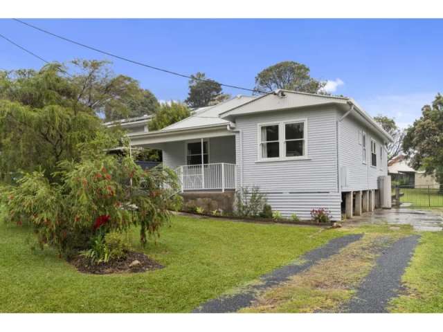 Charming Cottage In West Coffs