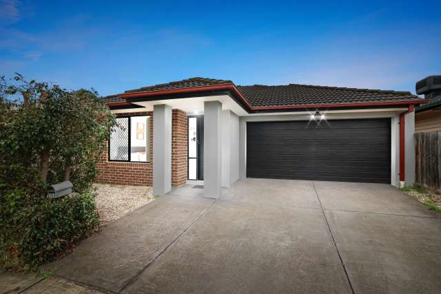 Immaculate 3 Bedroom Home in the Heart of Cranbourne