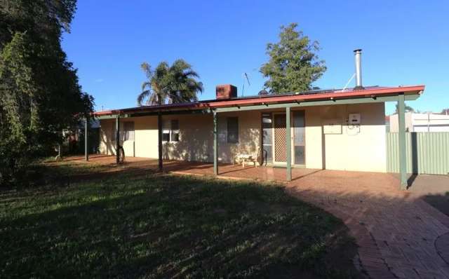 Modern 4 Bedroom Brick home! Solar Power!