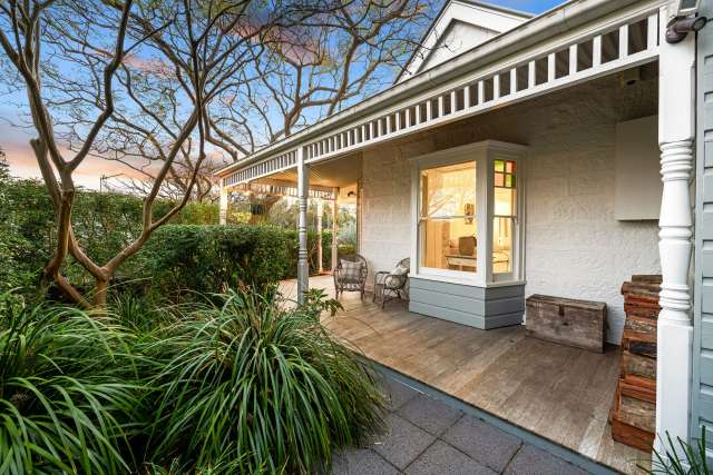 'Rocklea' - Country charm in a prized harbourside enclave