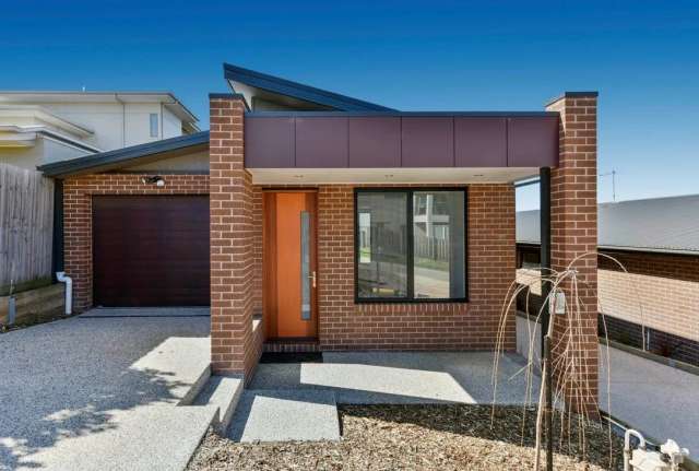 Modern Townhouse in Highview Estate