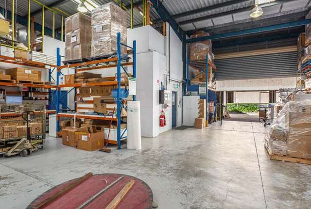 WAREHOUSE | OFFICE | FOR LEASE |  CASTLE HILL TRADING ZONE
